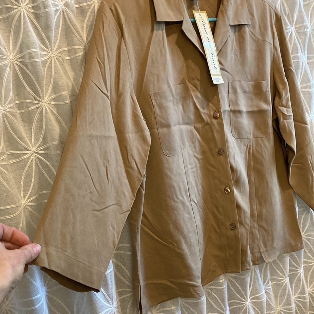 NWT Anna and Frank Silk Button Down Top - Picture 5 of 9